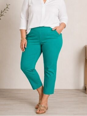 NWT- CHICOS SO SLIMMING BRIGIT Tailored emerald Green Ankle Pants